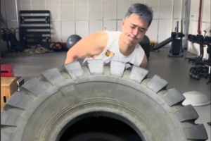 世界杯_阿尔及利亚vs奥地利-苦练不停歇！张文逸晒翻轮胎力量训练视频：亘古不变的是你的分量