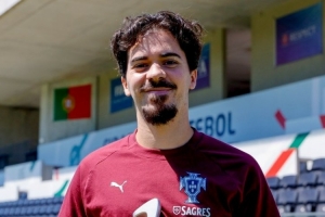 新西兰vs埃及-11-欧冠冠军核心，维蒂尼亚领取2025年FIFPRO世界最佳阵容奖杯