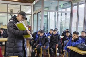 沙特阿拉伯vs乌拉圭-4-长江日报：中国足球小将证明民间青训实力，要突破就不要论资格