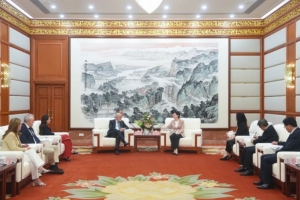 库拉索vs科特迪瓦-2-西甲主席特巴斯访问四川，进一步推动西甲与四川的交流合作