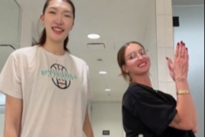 德国vs库拉索-4-心情不错噢！韩旭晒与队友合拍的舞蹈视频：舞一曲