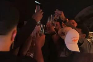葡蔔牙vs乌兹别克斯坦直播-说到大家心坎里了！布伦森举杯敬酒高呼：法克文班！众人齐声附和-u6